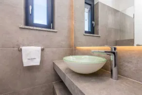 Modern og luksus feriehus  med privat pool i Pinezici, Island Krk, Kroatien med plads til 10 personer - Image 2