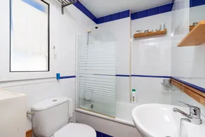 Beautiful apartment with central location near the beach with air conditioning and balcony. - Image 3