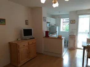 Very quiet and secure Apt 5mn walk from terms - Image 4
