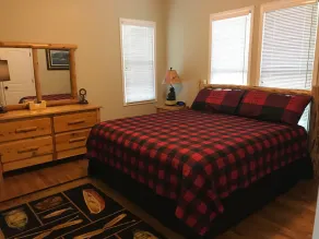 On the banks of the White River with beautiful views and the best fishing area - Image 4
