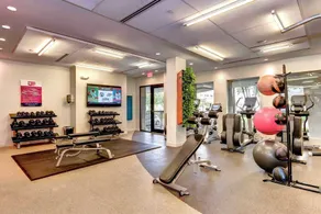 Fantastic 2 BR Apt + Den @Crystal City With Gym - Image 2