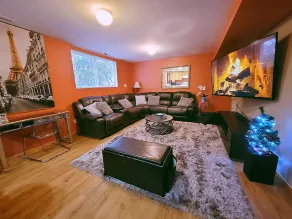 Charming & Cozy Apartment w/ firepit & patio. - Image 3