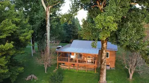 A peaceful tiny cabin with sweeping views of the mountains. - Image 5