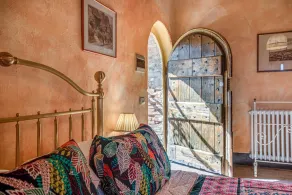 Villa Dipendenza, historische Holding mit wunderschönem Schwimmbad - Image 3