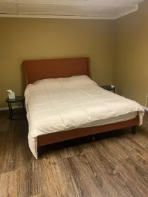 Unique 2 Bedroom Suite right on the Town Square - Image 5