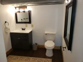Historic Hardware Inn with River Views: Ely Suite - Image 5
