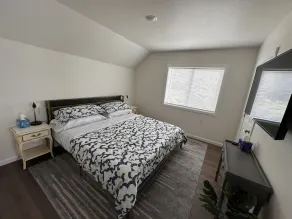 Spacious 1bd/1bt downtown apartment next to the park - Image 5
