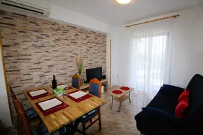 Holiday home with 2 separate apartments, swimming pool and air conditioning - Image 5
