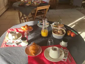 Charming Country Guesthouse with Pool near Solesmes Abbey - Image 2