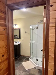 Handcrafted Log Home mit Whirlpool Unterstützung in National Forest - Image 3