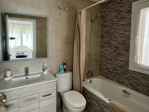 Luxus-Villa mit 2 Betten, 2 Bädern, beheiztem Pool, Klimaanlage und Blick auf den Garten - Image 2