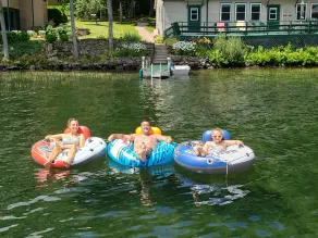 Mysig semester vid sjön Lakehouse stuga: docka, däck, kajak, bad, fisk, koppla av - Image 3