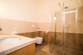 Luxurious Viila on two floors of 221 m2 consisting of a double dining room with kitchen equipped with dishwasher, microwave oven, electric oven, fridge and freezer.Comfortable sofas, fireplace, large breakfast bar, two double bedrooms with private bathro - Image 3