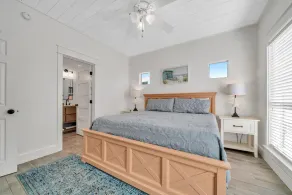 Crystal beach 3/2 slps 8 pet friendly 3 blks to beach and Publix - Image 4