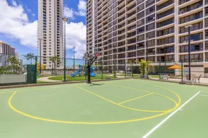 Sleek & Modern 32nd Floor Condo at the Waikiki Banyan - Free parking! - Image 2