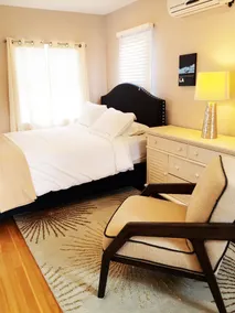 LONG TERM - EXTENDED STAY --  Free-standing Modern Studio. Free Parking - Image 4