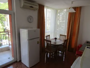 Large luxury apartment in a highly sought after 4 star complex within 5 minutes - Image 4