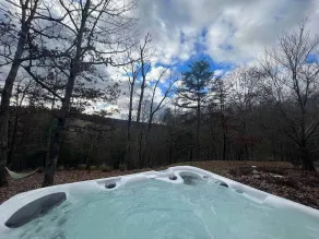 Sleepy Creek Getaway! Hot tub & Sauna - Image 5