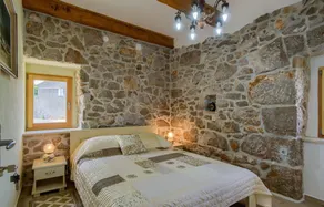 Stunning Home In Garica - Image 3