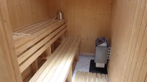 Gut-Rattelvitz-Parterre-B-hochwertig-Sauna-Kamin-eTankstelle-Spielscheune-15-000qm-Parkland - Image 3