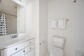 Beautiful 4 Bedroom Townhouse in Sunset Island! - Image 3