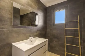 NY villa med 4 soveværelser med opvarmet pool HAV OG BERGEVISNING - Image 2