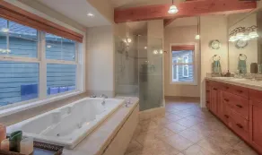 Enumclaw Estate, Scenic Views! Sleeps12,HotTub,Sauna, 1hr frm Rainier & Crystal - Image 2