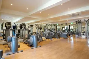 Luxury lodge on spacious country estate. Own hot tub. Free gym, pool & more - Image 2