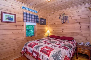 Couples Getaway Log Cabin in the White Mountains - Image 4