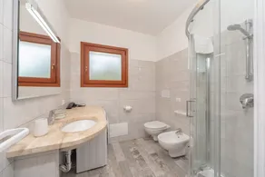 Modern Apartment with Air Conditioning and Garden; Pets Allowed - Image 2