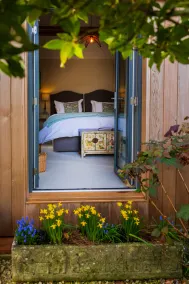 The Room in the Garden - Image 4