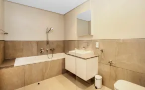 Remarkable 2-bed Apartment in Johannesburg - Image 2