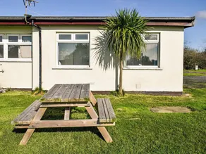 2 bedroom accommodation in The Lizard - Image 4