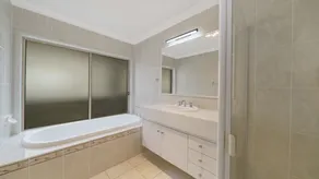 Waterview Retreat - Blackwal - Image 3
