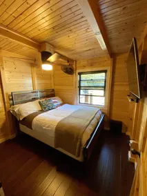 Ark Encounter★ Lakefront Front Cabin, Dock Water Slides, Screened Porch Hot Tub★ - Image 5