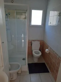 Pretty, well-equipped house 5 minutes walk from 2 beautiful beaches and the nautical center. - Image 3