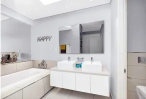 One Hyde Park Luxury Suites - Image 3
