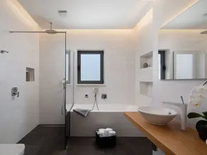 Skøn privat feriebolig for 12 personer med jacuzzi, WIFI, privat pool, klimaanlæg, TV og terrasse - Image 3