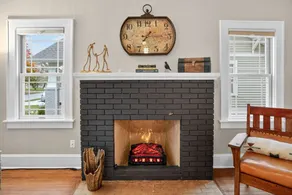 The Cherry St House|Dog Friendly |Sleeps 10 |Near MSU - Image 4