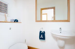 2 minutes walk from 2 fabulous beaches - Image 2