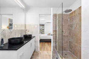3bdr Sauna Pool Gym Parking - Image 4