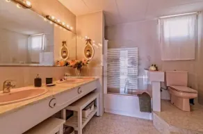 Villa with private pool and beach - Image 2