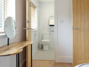 Alojamiento de 3 habitaciones en Blacknest, near Alton - Image 2
