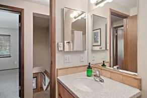 Trapper 8: Cozy 4-Bedroom Condo, 1 Minute to Yellowstone, perfect for 8 guests. - Image 2
