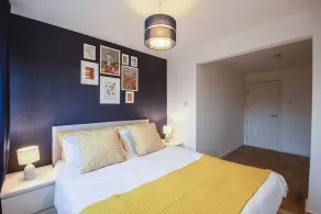 Spacious 4 Bed House, City Centre -w/Parking - Image 5