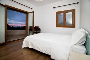 For families & friend groups close to beaches &climbing sectors. Great location! - Image 5