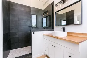 Fairhaven Luxury With Rooftop Deck and Ocean Views - Image 5