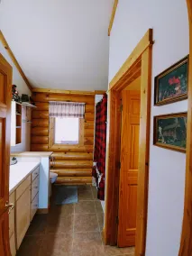 Cozy lakefront Log Home. Hot tub, kayak, yard toys, game room. Pontoon for rent. - Image 5