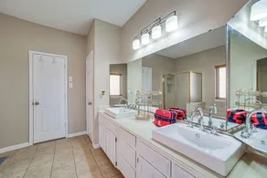 Walk to Lake! Home w/ Pool Near At&t Stadium - Image 4
