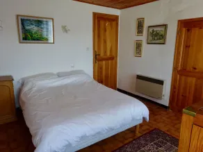 Encantadora casa de campo convertida junto al bosque, piscina privada, excelentes vistas - Image 5